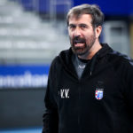 „Политиката е како крава на кров - ја гледаш и се прашуваш како ова говедо се качи толку високо“