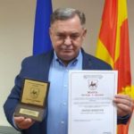 Марјан Начевски со спортската награда за животно дело на Град Скопје