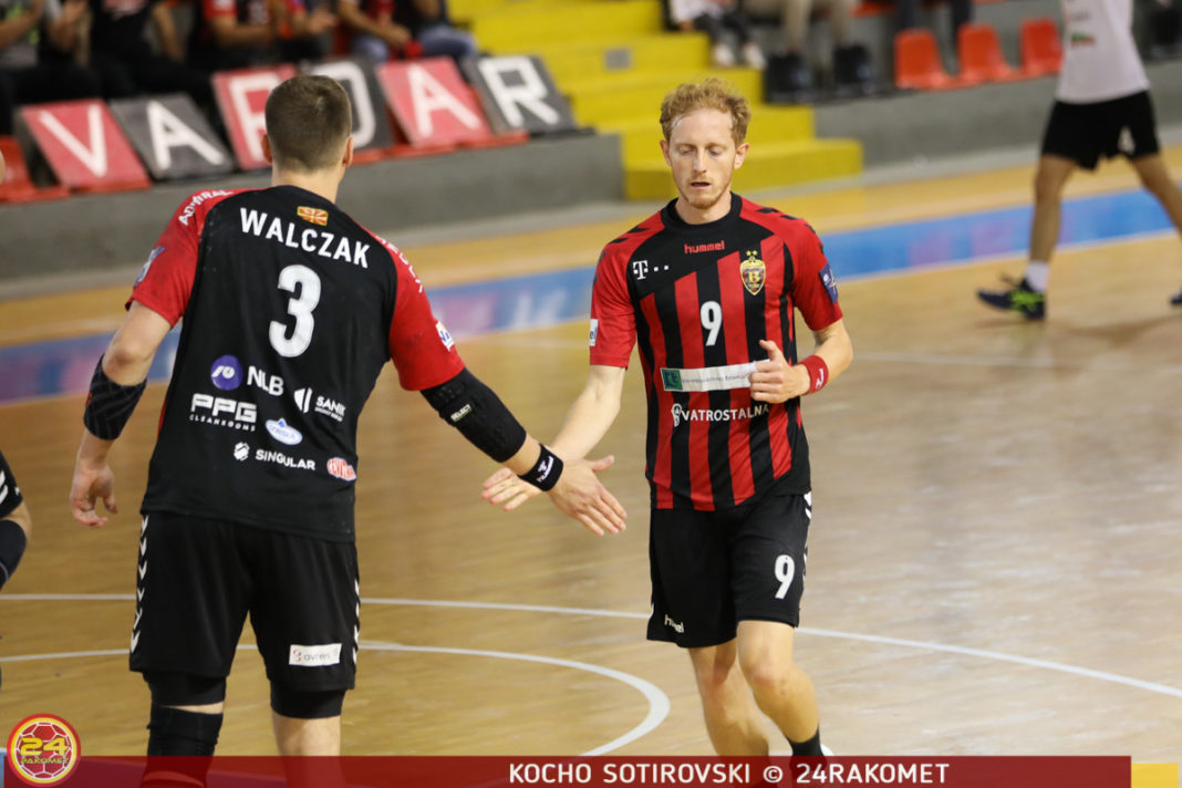 Атракција на десното крило: Џомба како Лазаров (ВИДЕО)