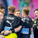 Шок за Германија - седум позитивни играчи, Гисласон веднаш повика замени