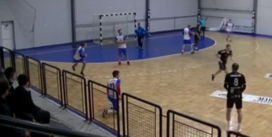 Фер плеј потег на Димитриески – не им дозволи на судиите да исклучат противнички играч! (ВИДЕО)