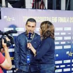 Урнебесно: Шпанска новинарка се качи на кутија за да „изгледа“ висока колку Кире Лазаров (ФОТО)