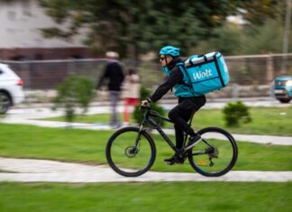 Студентски живот во движење: Курирските достави му овозможија финансиска слобода и сигурност