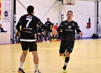 Бутел фаќа приклучок за ТОП 6