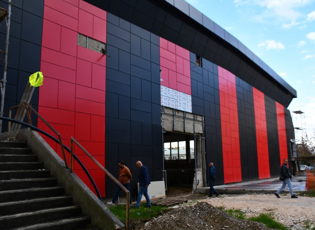 📷 Домот на Вардар е обоен во „црвено-црно“ – Расадник го добива новиот лик