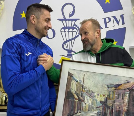 Еурофарм Пелистер го испрати Цехте во Германија – му подари слика од Битола и му посака многу успех