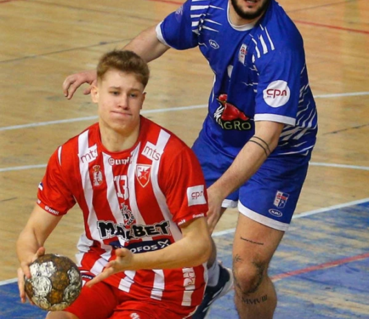 Татко му играше за Вардар, брат му е член на Охрид, а тој потпиша за Динамо Панчево