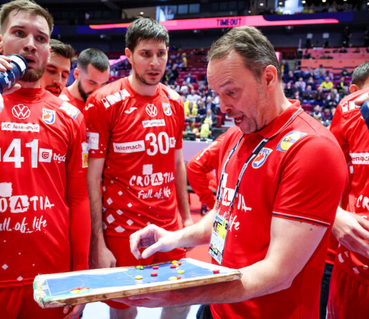 Сигурдсон го детектираше клучниот момент за поразот – разочаран е од двајца играчи!