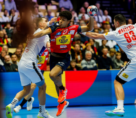 Дури десет клубови во трка за „ракометниот Ламин Јамал“