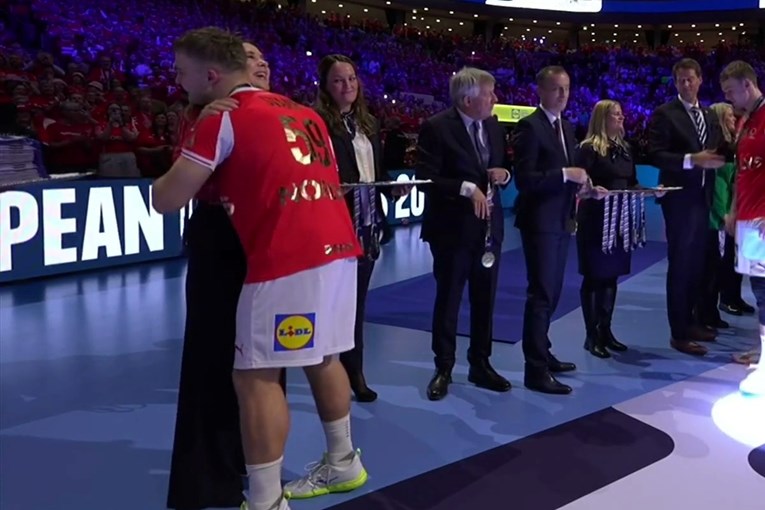 2f1ad8db-8064-498a-b4bf-2d86d1e9019e